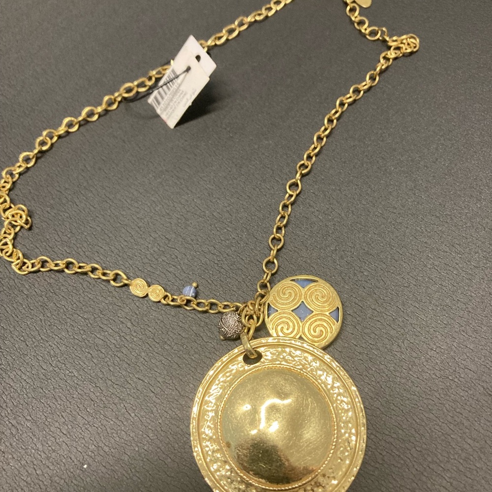 Chicos necklace medalion